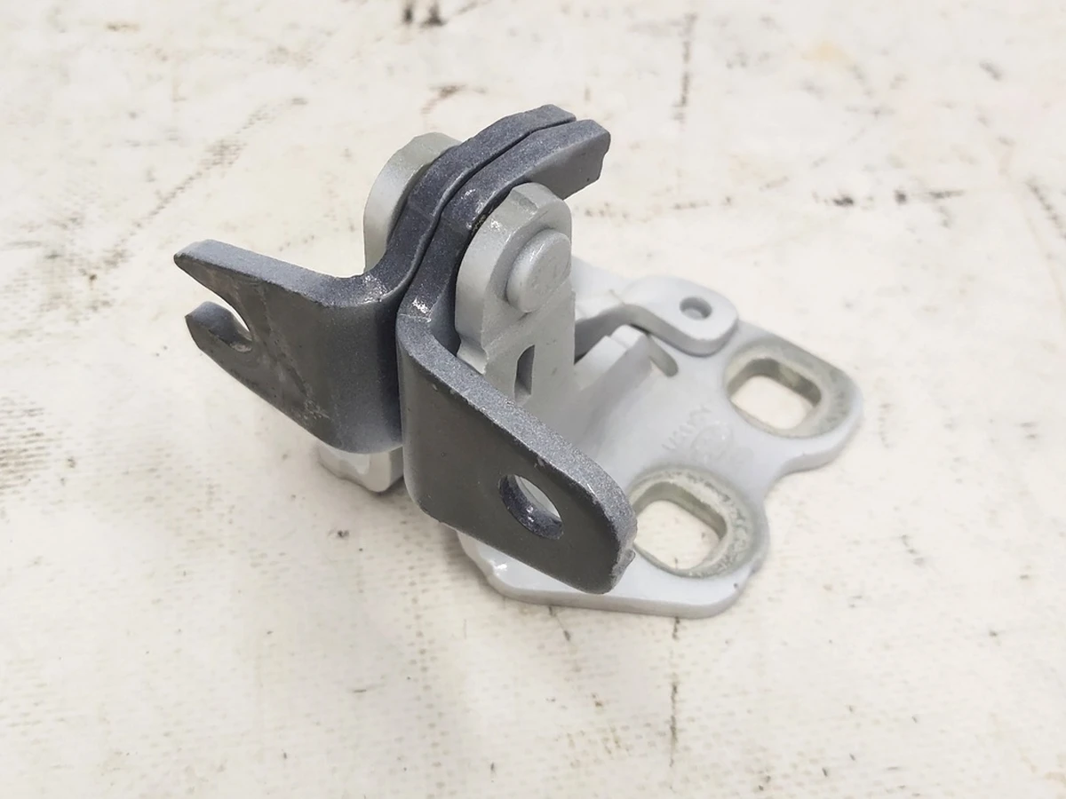 3 Петля двери передней правой верхняя PPSW Tesla model 3 1101034-00-F