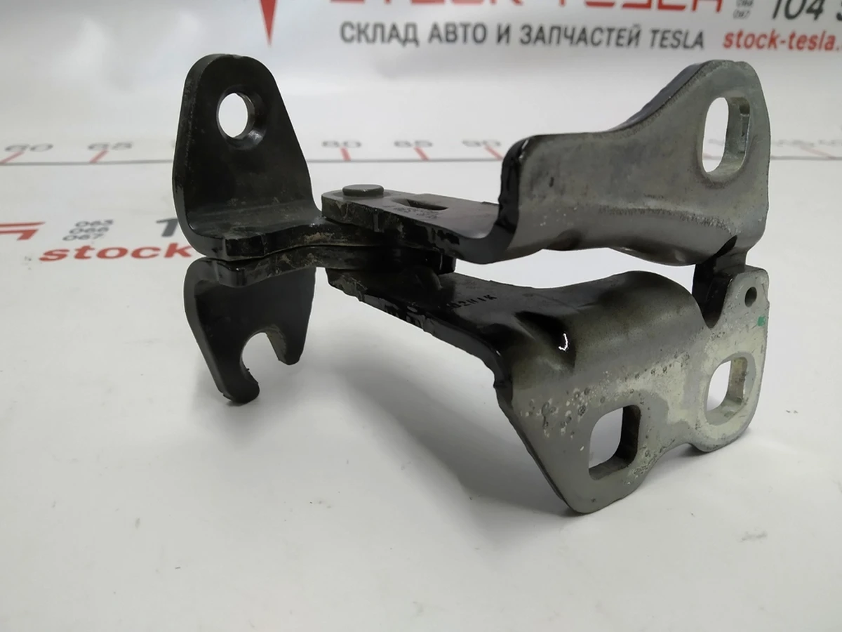4 Петля двери передней правой нижняя PBSB Tesla model 3 1101036-00-F
