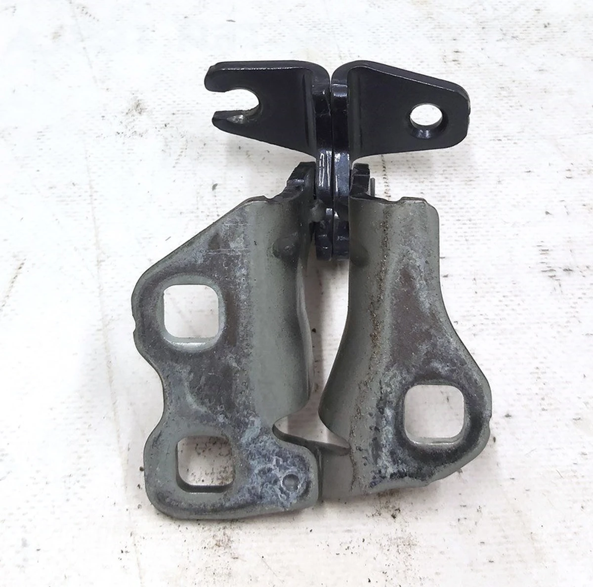 4 Петля двери передней правой нижняя PMNG Tesla model 3 1101036-00-F