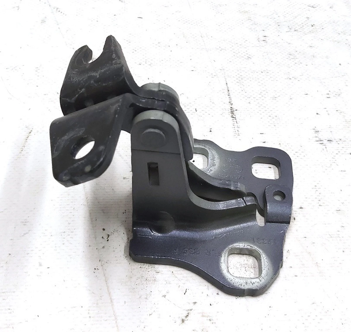 4 Петля двери передней правой нижняя PMNG Tesla model 3 1101036-00-F