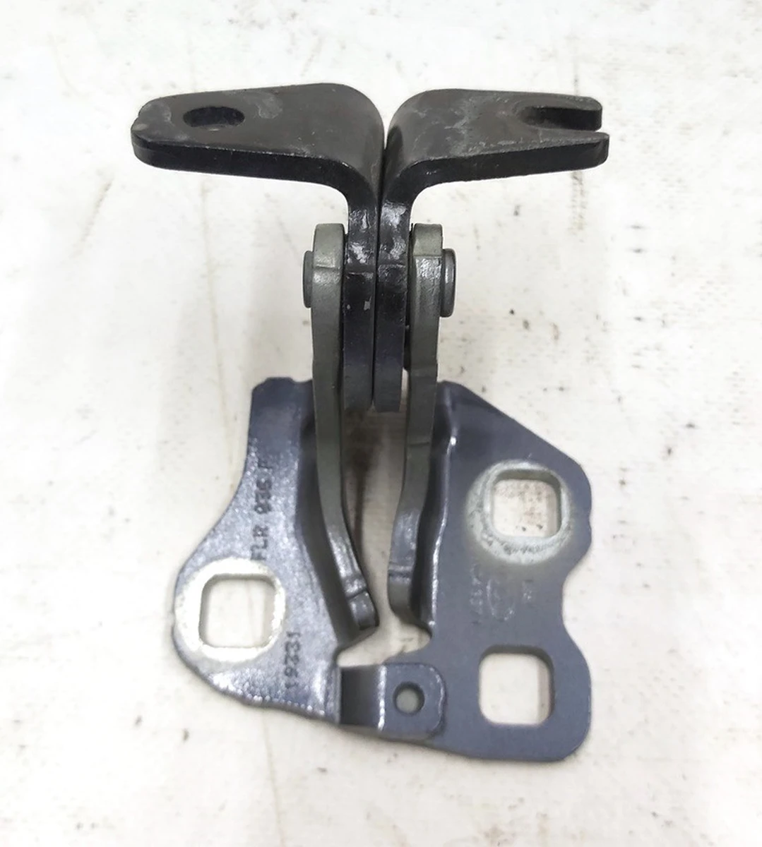 4 Петля двери передней правой нижняя PMNG Tesla model 3 1101036-00-F