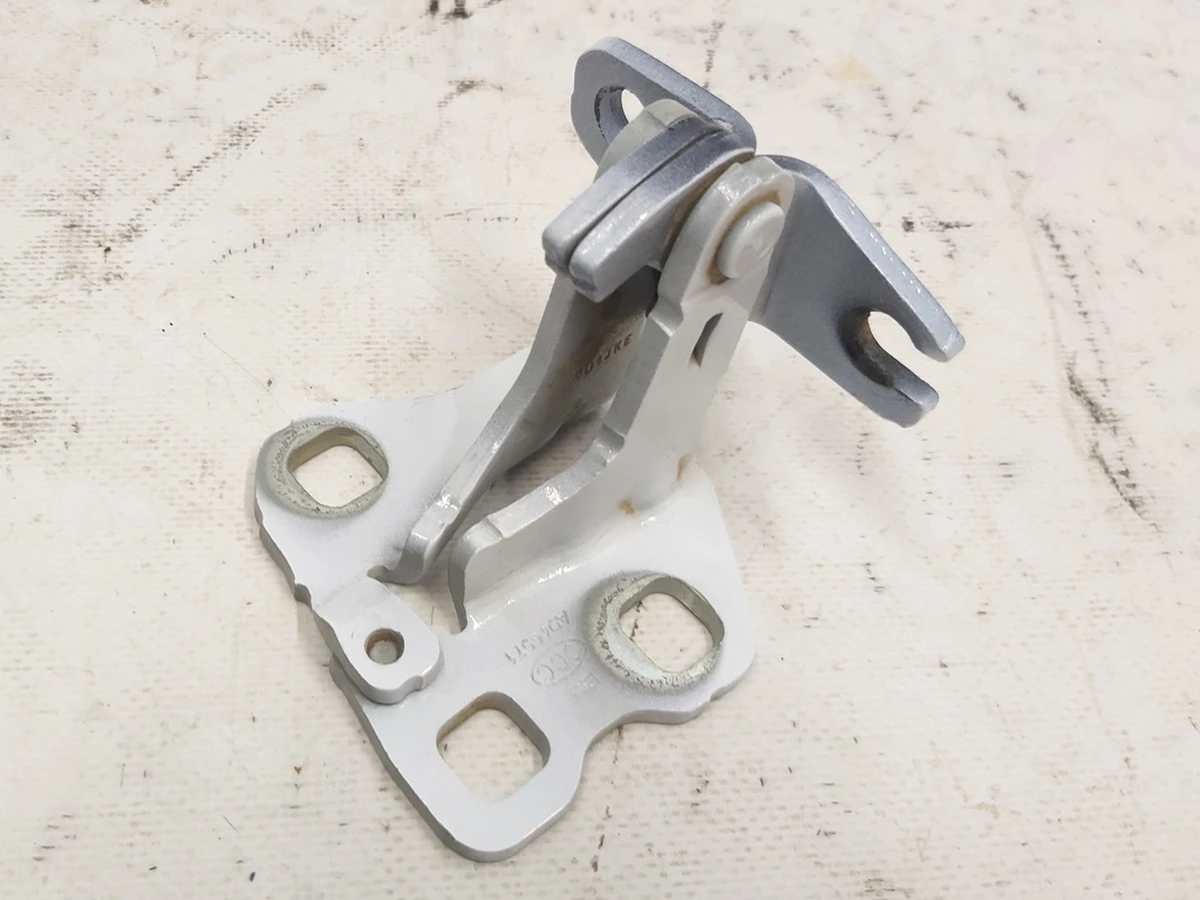 4 Front right lower door hinge PPSW Tesla model 3 1101036-00-F