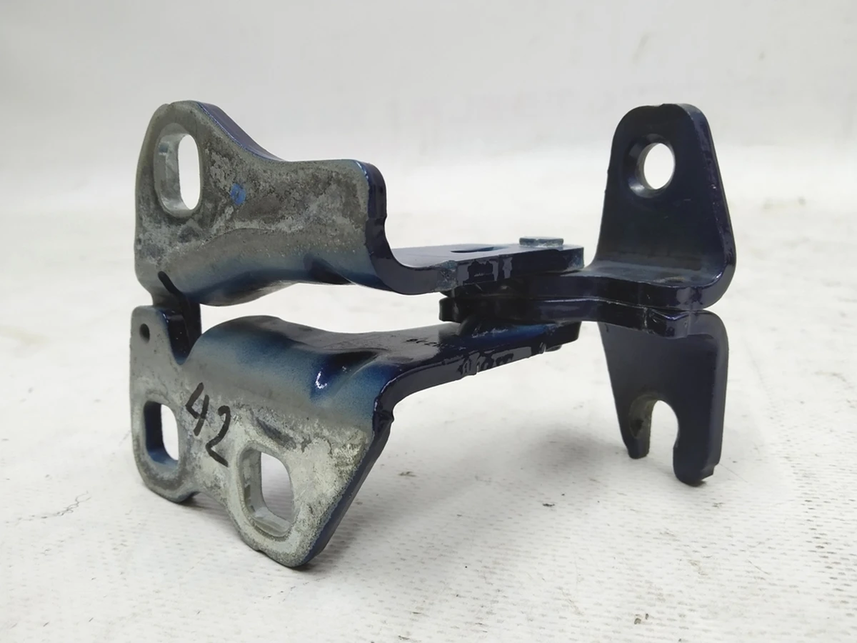 4 Door hinge front left lower PPSB Tesla model 3 1101037-00-F