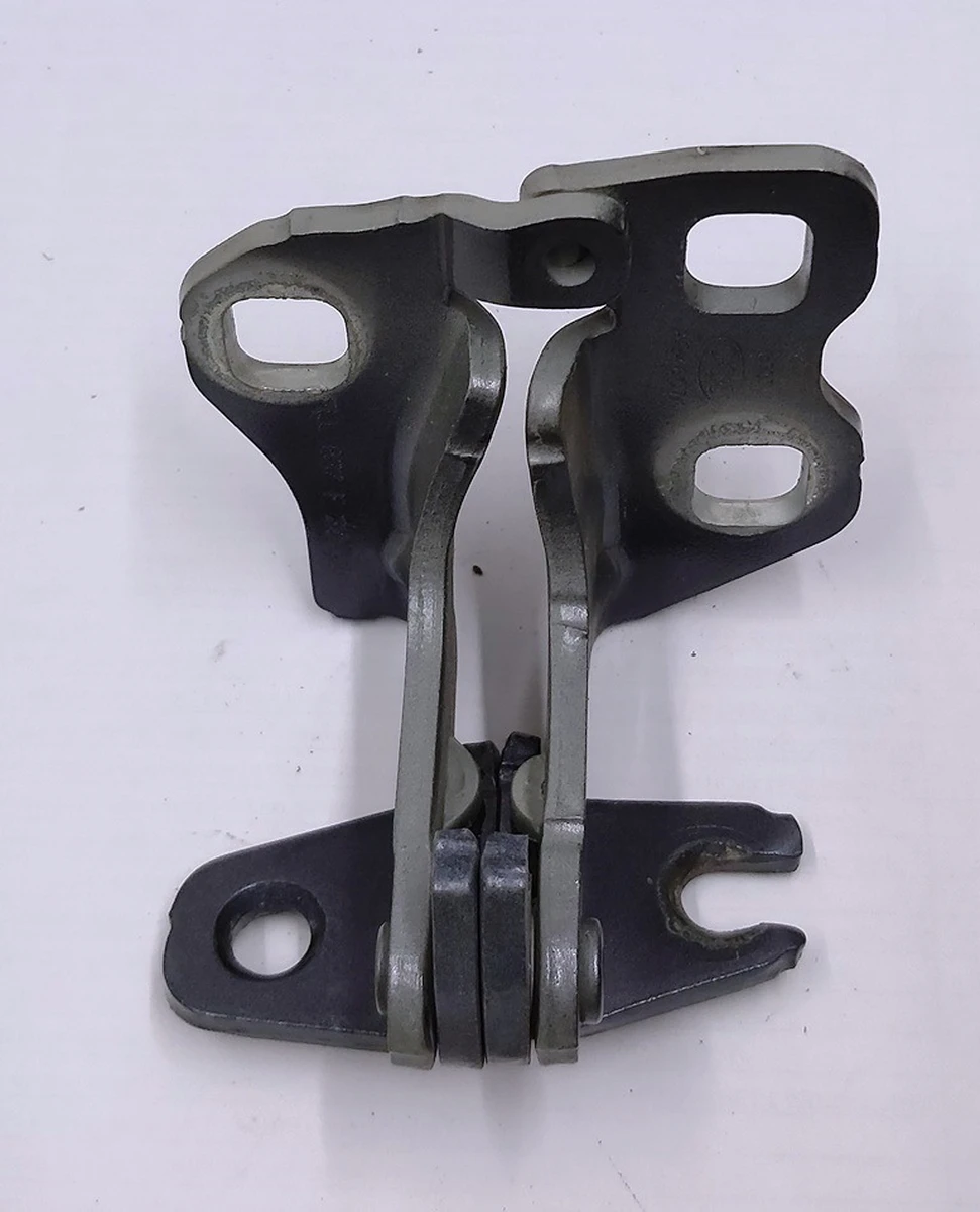 4 Front left lower door hinge PMNG Tesla model 3 1101037-00-F