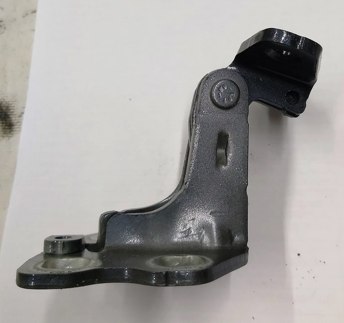 4 Петля дверей передньої лівої нижня PMNG Tesla model 3 1101037-00-F