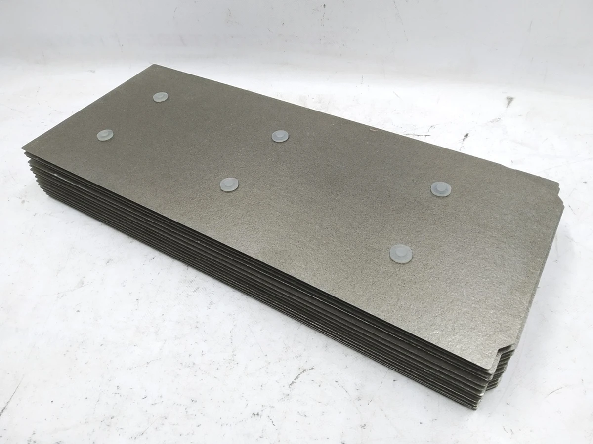 Пластина-изолятор текстолитовая основной батареи с направляющими (комплект - 14 штук) Tesla model S 1101082-00-O