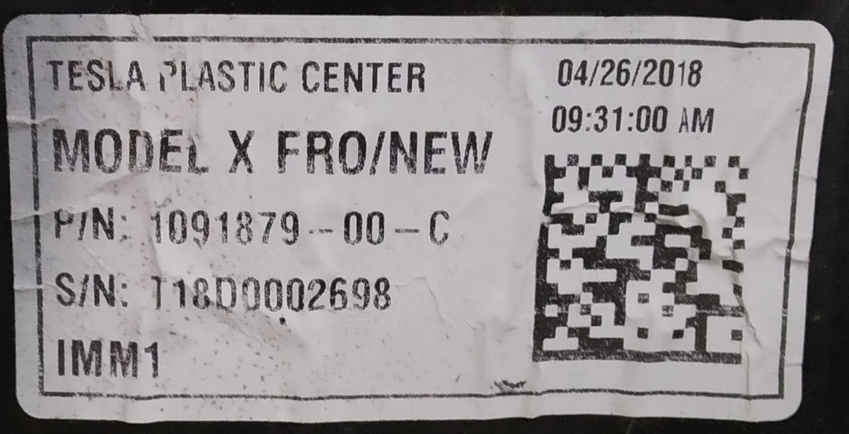 1 Бампер передній (AUTOPILOT) OBSIDIAN BLK у зборі з кронш. кріп. парктроників та протитум. фар (дрібні подряпини) Tesla model X 1091879-S1-A