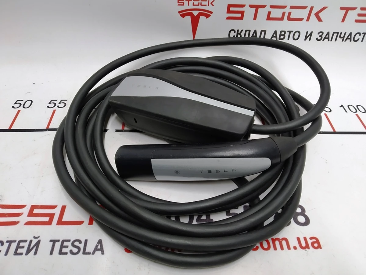 Универсальное мобильное зарядное устройство 32A GEN2 Tesla model S X 1101789-00-H