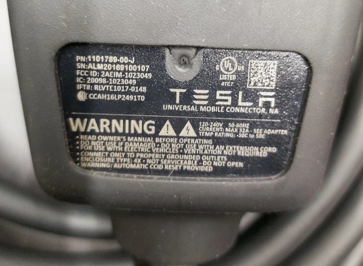 1 Универсальное мобильное зарядное устройство 32A GEN2 с чехлом Tesla model S, model S REST, model X, model 3, model Y 1101789-00-J