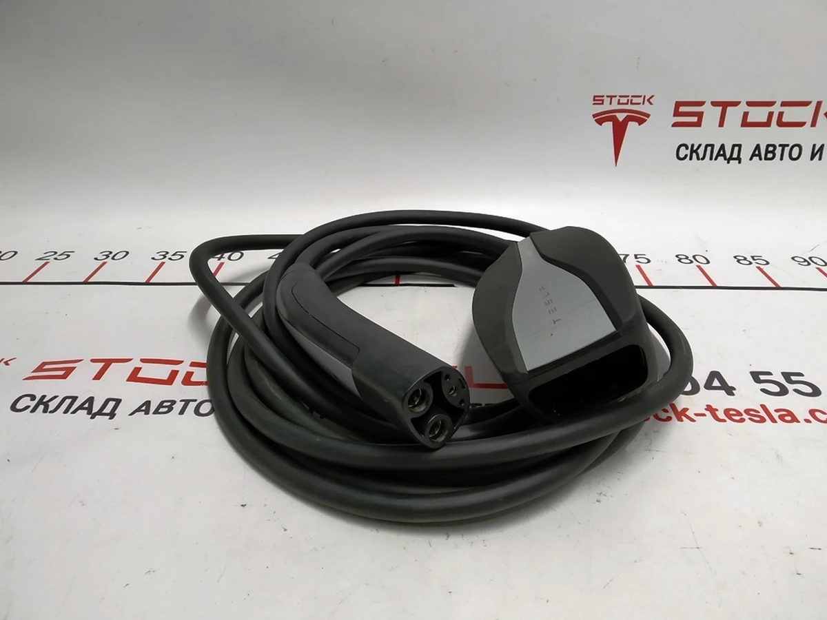 1 Universal mobile charger 32A GEN2 Tesla model S X 1101789-01-F