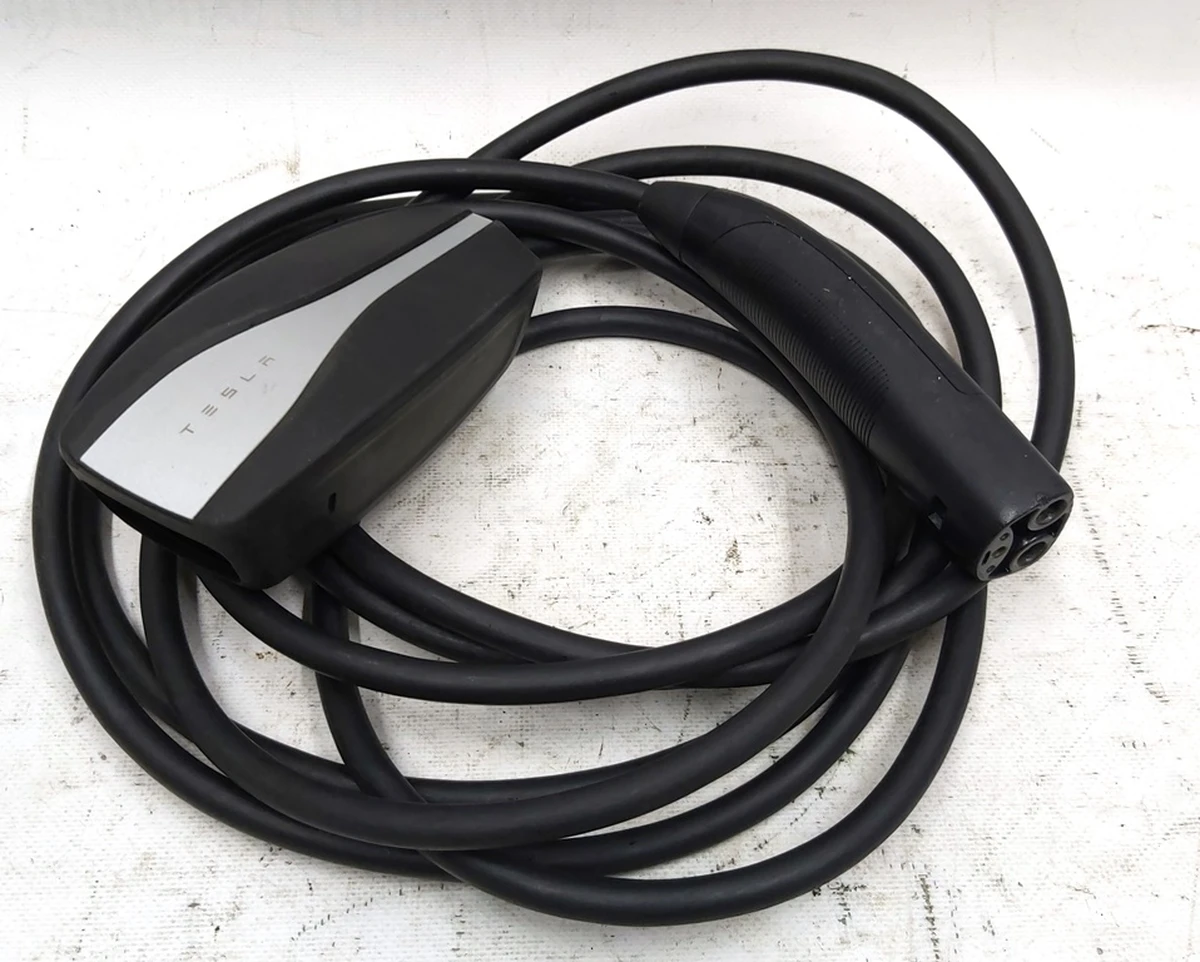 1 Универсальное мобильное зарядное устройство 32A GEN2 Tesla model S, model X 1101789-81-F