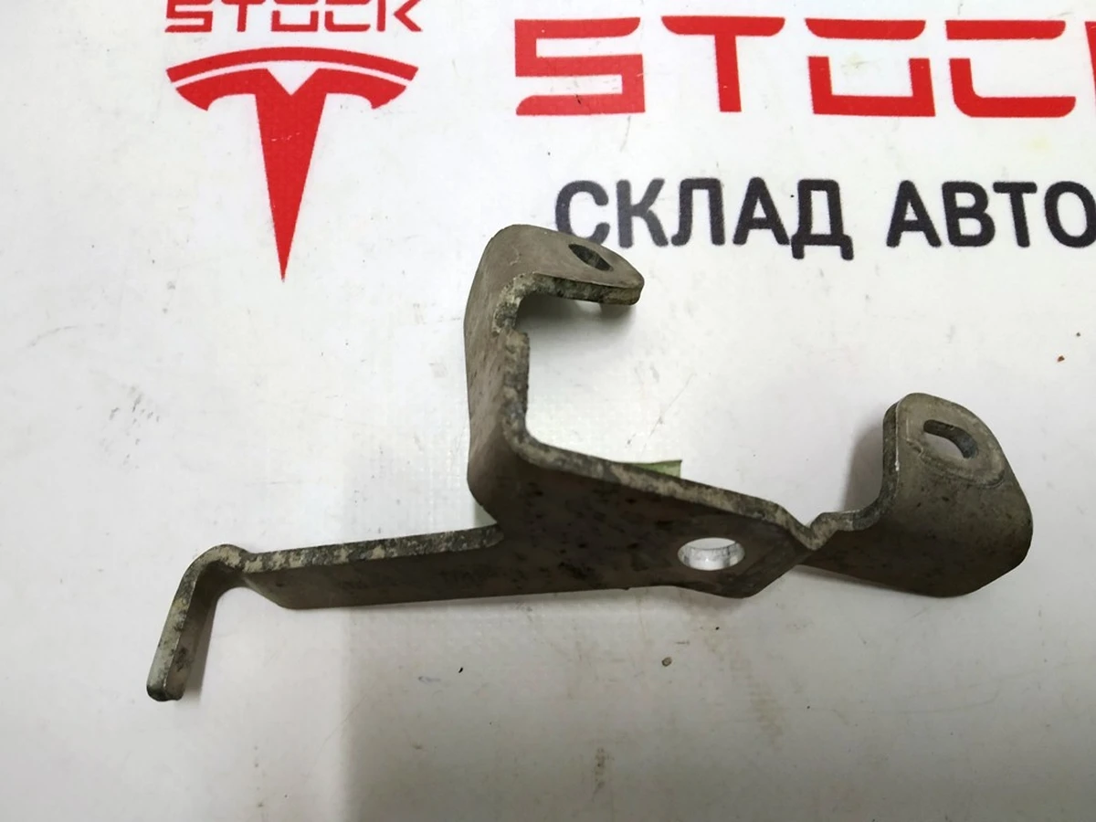 Кронштейн електропроводки гальма стоянки лівий Tesla model S REST 1101850-00-B