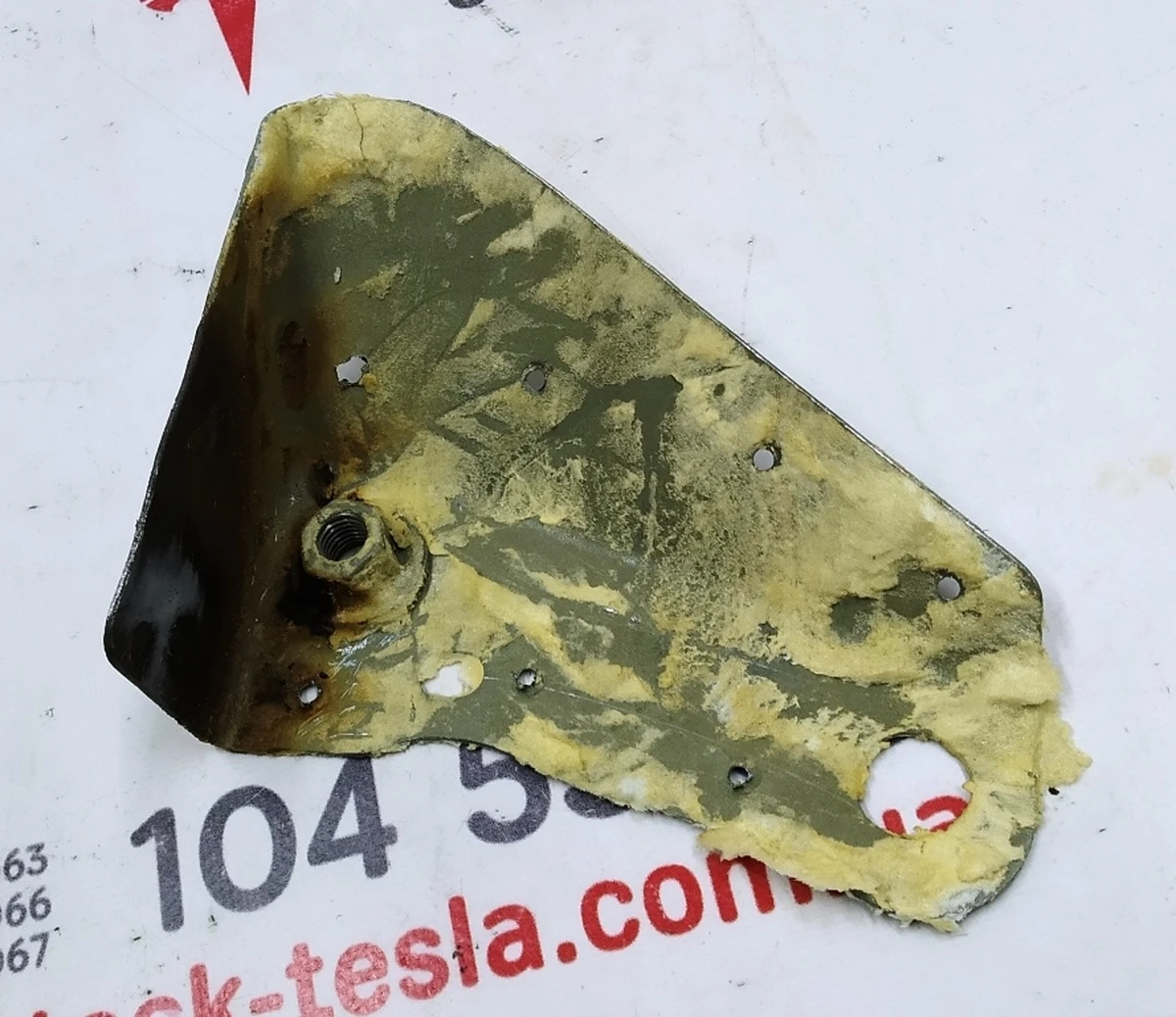 Чверть передня права кронштейн кріплення батареї передній правий Tesla model 3 1073828-S0-B