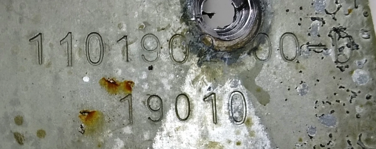 Чверть передня права кронштейн кріплення батареї передній правий Tesla model 3 1073828-S0-B