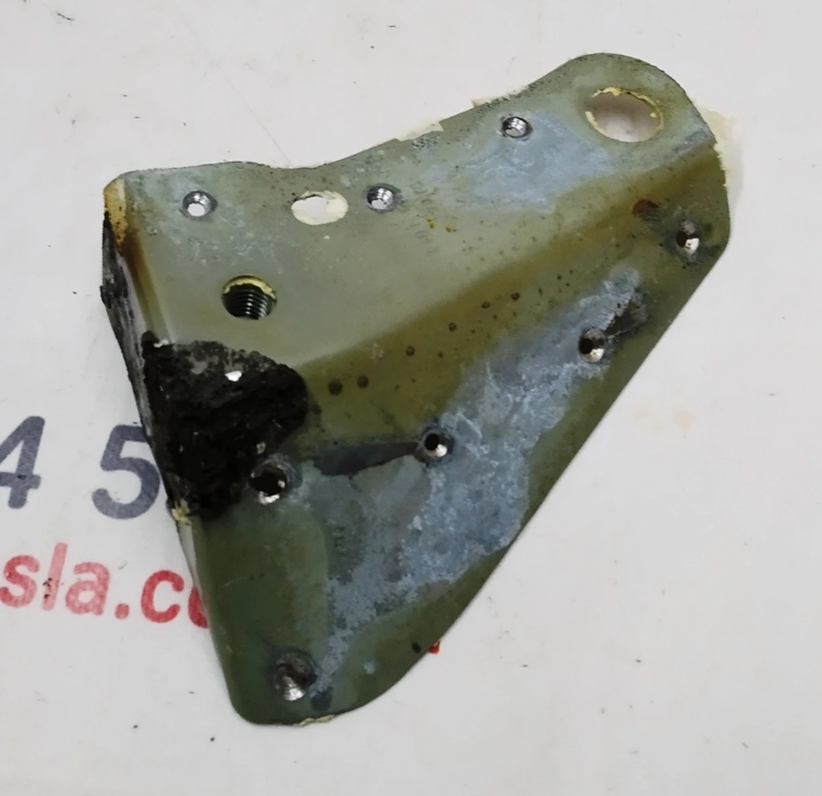 Чверть передня права кронштейн кріплення батареї передній правий Tesla model 3 1073828-S0-B