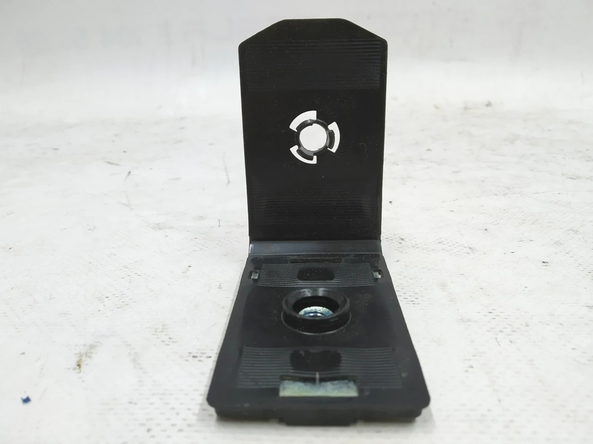 4 Кронштейн кріплення скла двері Tesla model 3 1101952-00-G