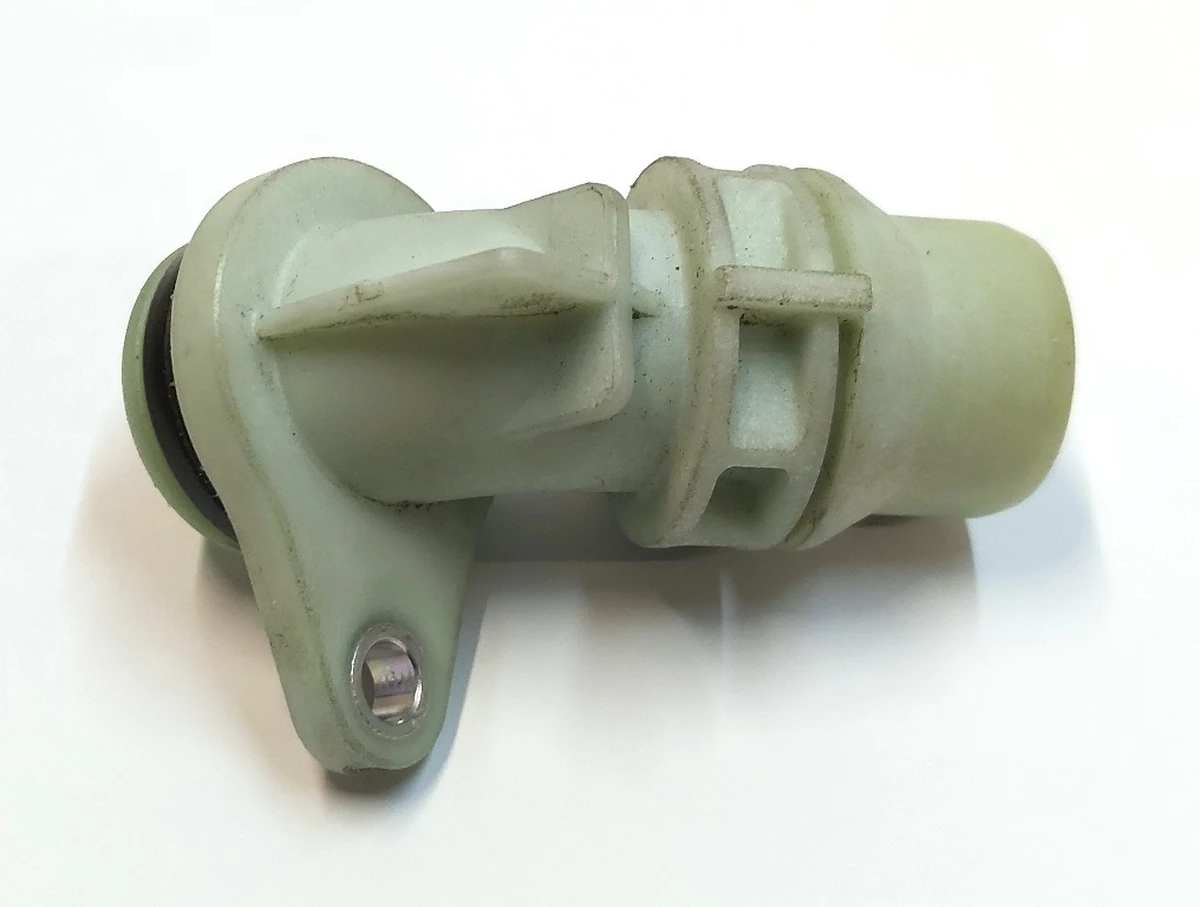 5 Штуцер (патрубок) системи охолодження інвертора заднього двигуна кутовий VDA-18, 55DEG, 50A model 3 1102179-00-F