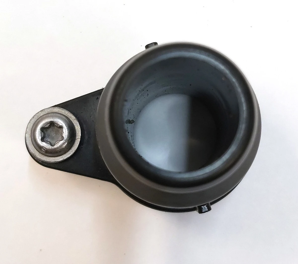 4 Штуцер (патрубок) системи охолодження інвертора переднього заднього мотора короткий VDA-18,180DEG,70A Tesla Model 3, Model Y 1102177-00-E