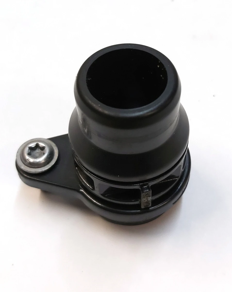 4 Штуцер (патрубок) системы охлаждения инвертора заднего переднего мотора короткий VDA-18,180DEG,70A Tesla Model 3, Model Y 1102177-00-E