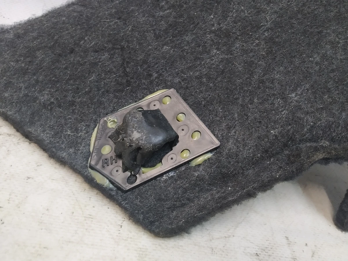 24 MX C PLR LWR 5 SEAT BOTTOM RH Tesla model X 1102536-00-B