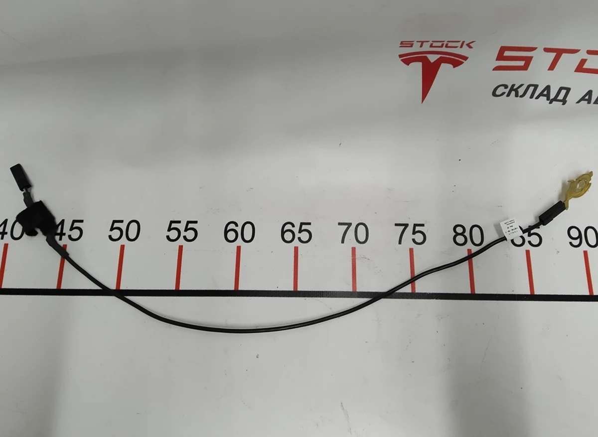 7 Антенна радио фильтр задняя левая Tesla model 3 1102750-00-C