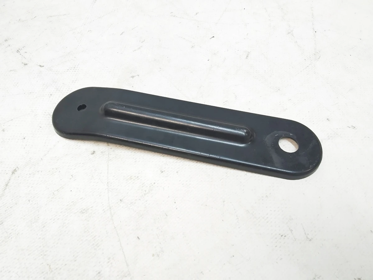 3 Кронштейн заднього захисту підрамника (до войлочного захисту) Tesla model 3 1104313-00-B