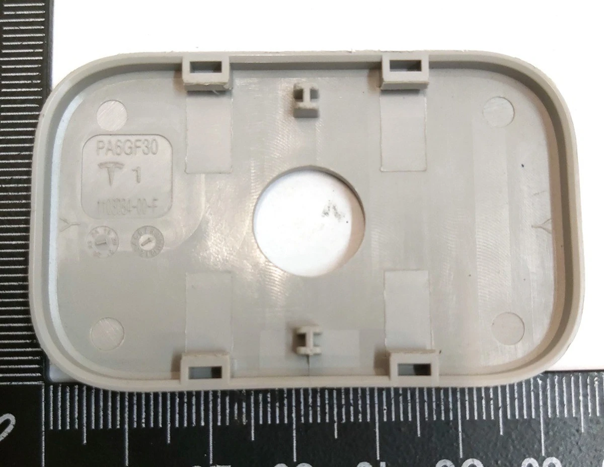 2 Крышка декоративная поворотного кронштейна козырька солнцезащитного Tesla model 3 1490405