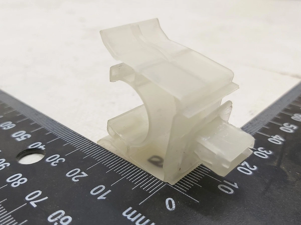 4 Кліпса кріплення електропроводки салону Tesla model 3 1103283-00-E