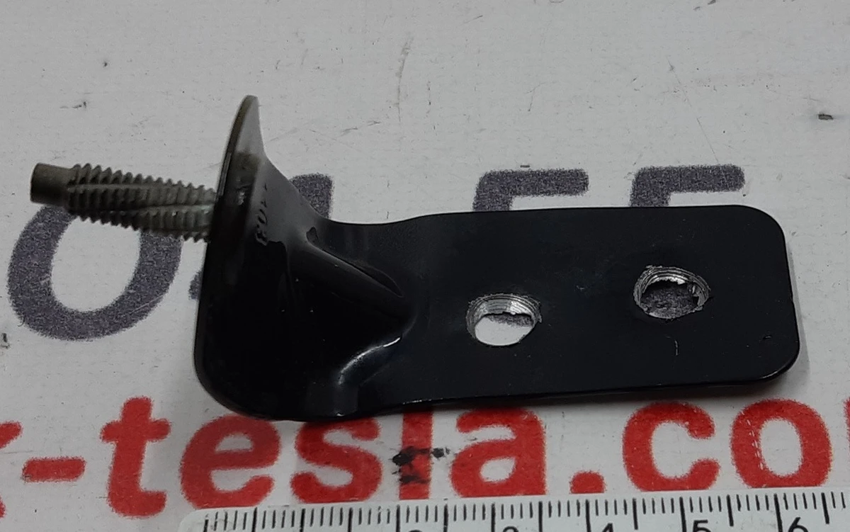 8 Кронштейн кріплення крила переднього правого нижній Tesla model 3 1103451-S0-D