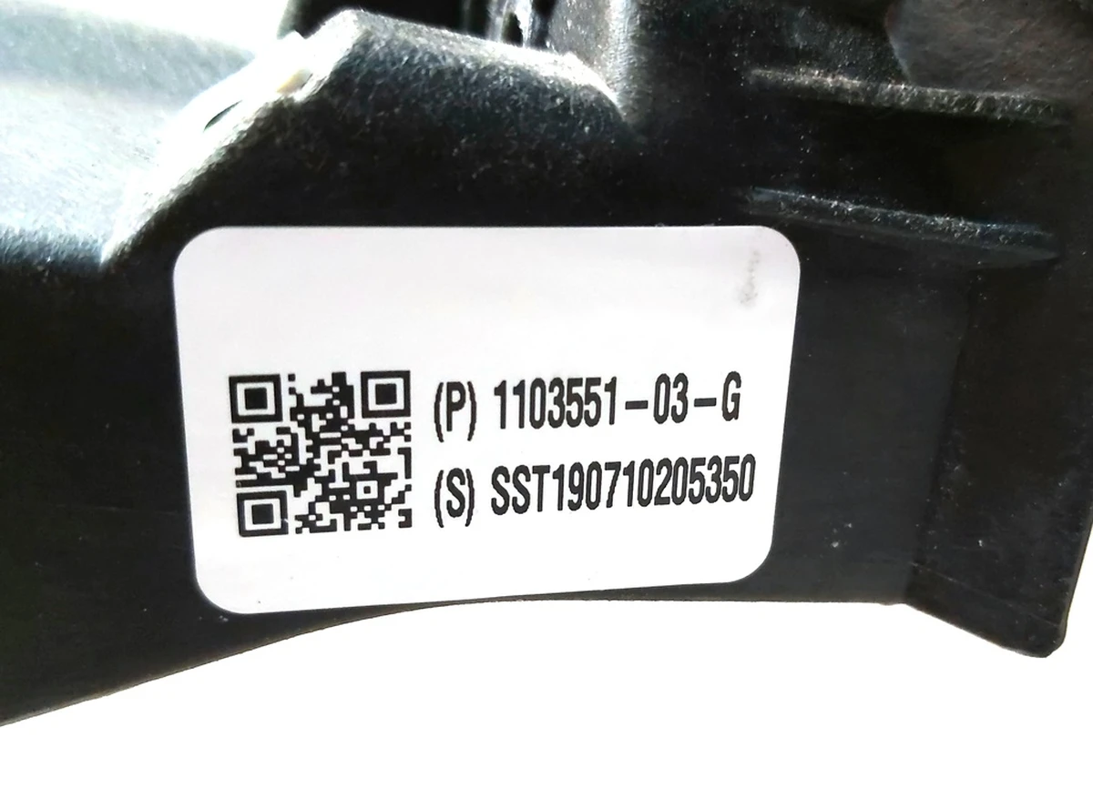 1 Пластиковий каркас інструментальної панелі (торпедо) Tesla model 3 1083401-05-J