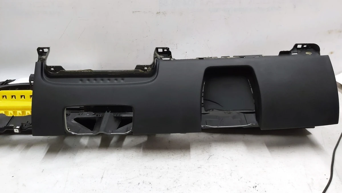 1 Пластиковий каркас інструментальної панелі (торпедо) Tesla model 3 1083401-05-J