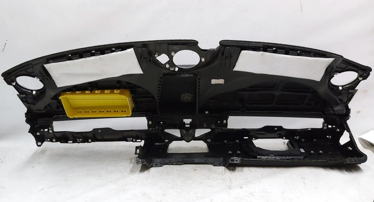 1 Пластиковий каркас інструментальної панелі (торпедо) Tesla model 3 1083401-05-J