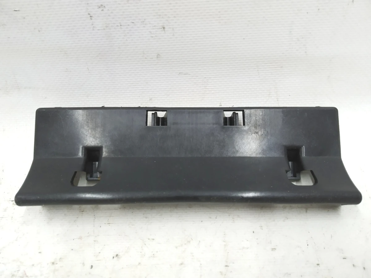 8 Кронштейн кріплення підлокітника 2-го ряду сидінь Tesla model 3 1103662-00-C