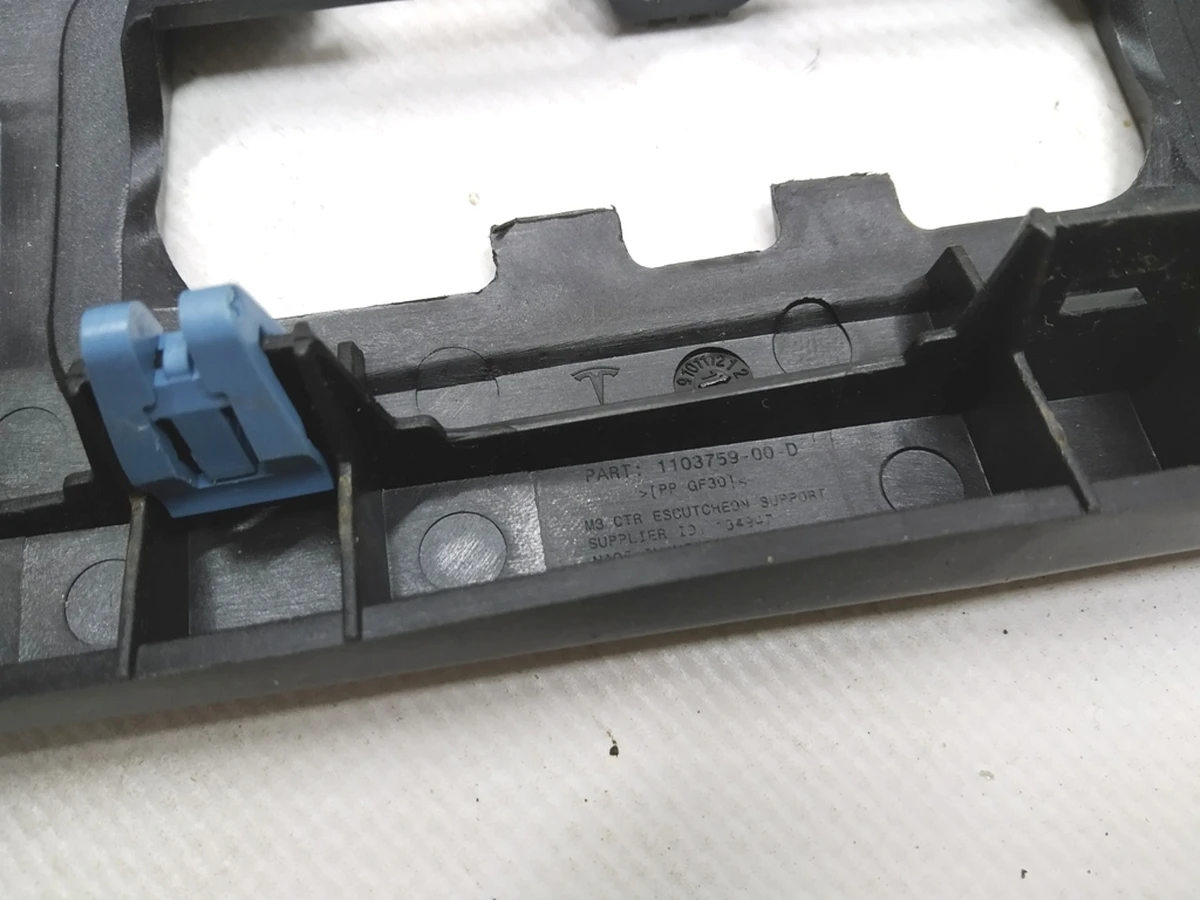 18 Tesla model 3 2nd row seat belt decorative trim bracket 1103759-00-D