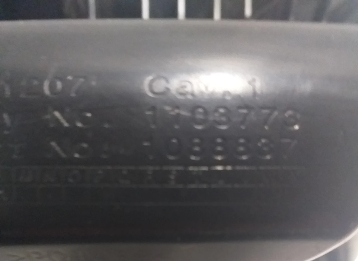 4 Кронштейн стійки B верхній лівий Tesla model 3 1103773-00-L