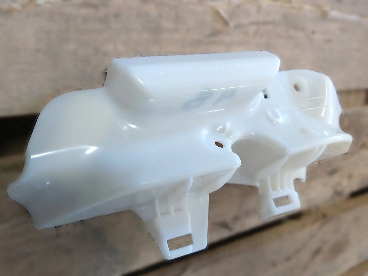 4 M3, UPPER B-PILLAR BRACKET, ASY, RH Tesla model 3 1103776-00-N