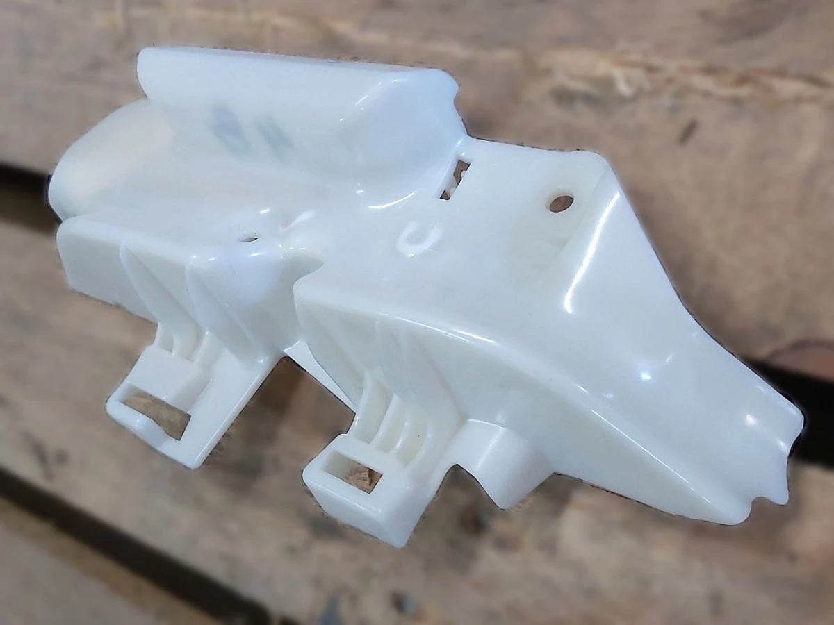 4 M3, UPPER B-PILLAR BRACKET, ASY, RH Tesla model 3 1103776-00-N