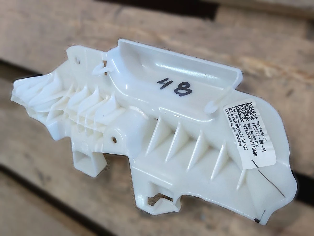 4 M3, UPPER B-PILLAR BRACKET, ASY, RH Tesla model 3 1103776-00-N