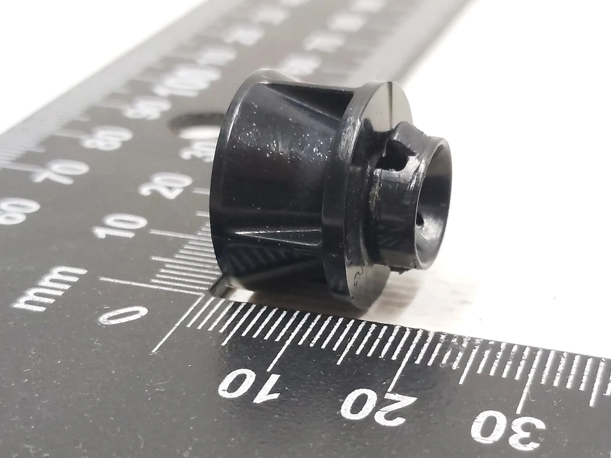 6 Ізолятор пластиковий механізм регулювання поперекового упору сидіння Tesla model 3 1104019-00-A