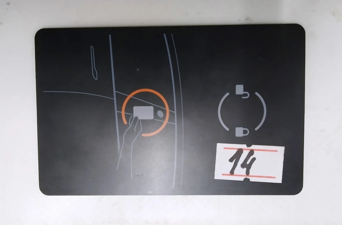 2 Ключ відкриття автомобіля (картка) NFC Tesla model 3 1104284-00-F