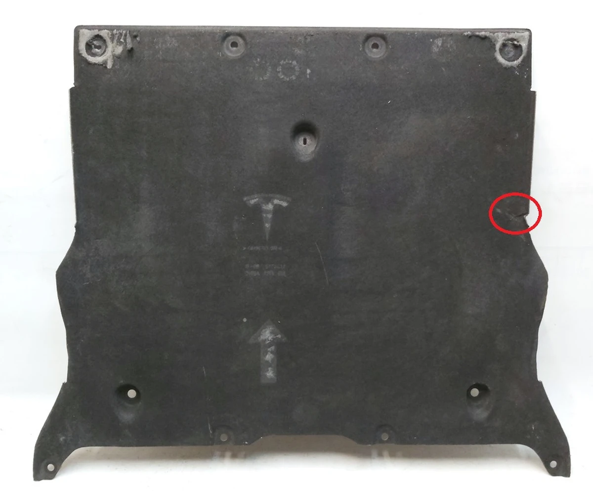 4 FRONT AERO - LWRT with damage Tesla model 3 1104312-00-B, 1499151-00-C