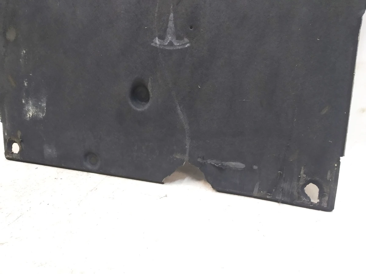 4 Захист днища переднього підрамника ( войлок) з пошкодженням Tesla model 3 1104312-00-B, 1499151-00-C