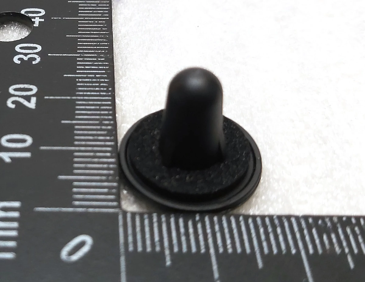 8 Втулка фіксації ліхтаря заднього 8x0.5-0.9 GRIP,RUBBER,4WAY кругла Tesla Model 3, Model Y, Model Y Feb 2025 1104335-00-B