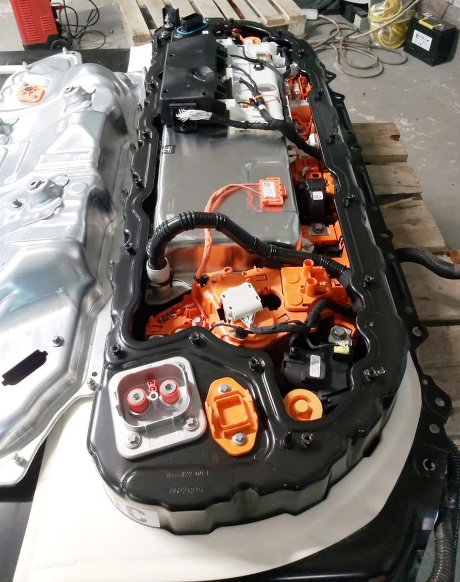 1 ASY,HVBAT,E1P,RWD,1PH,M3Y with case damage Tesla model 3, model Y 1104428-00-T