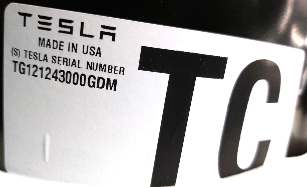 1 ASY,HVBAT,E1P,RWD,1PH,M3Y with case damage Tesla model 3, model Y 1104428-00-T