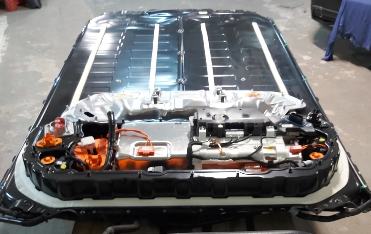 1 ASY,HVBAT,E1P,RWD,1PH,M3Y with case damage Tesla model 3, model Y 1104428-00-T