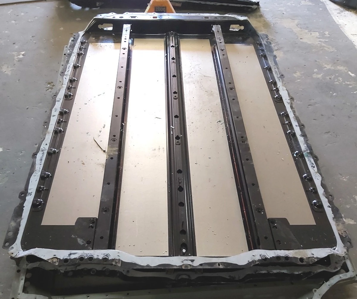 Main Battery Case Standard Range Plus Tesla model 3 1104428-00-T