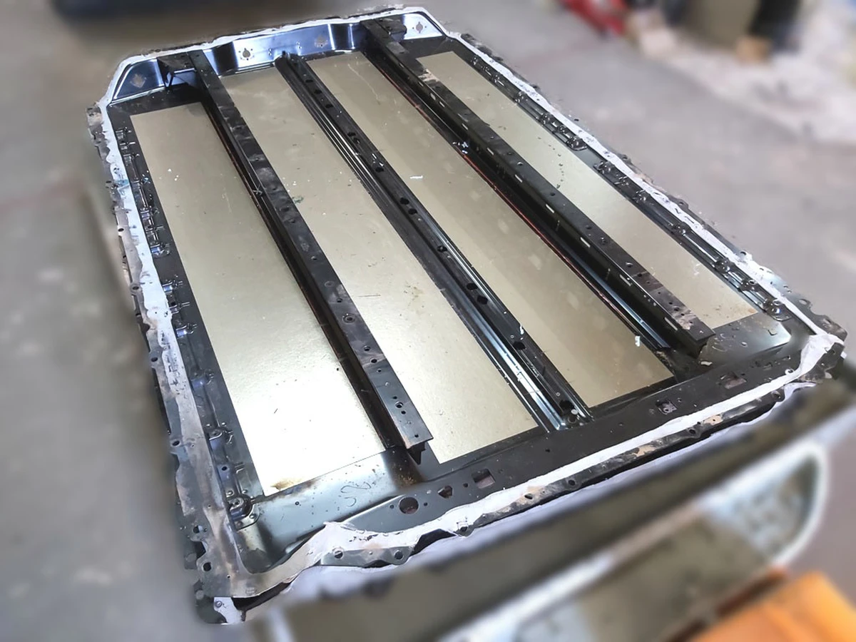 Main Battery Case Standard Range Plus Tesla model 3 1104428-00-T