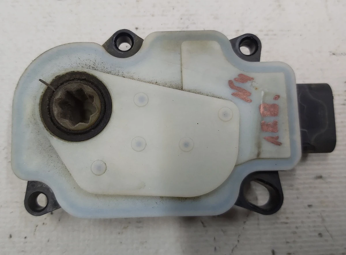 4 Control module for opening the ventilation grille (side eyelets) left #4 Tesla model S 1007269-00-F