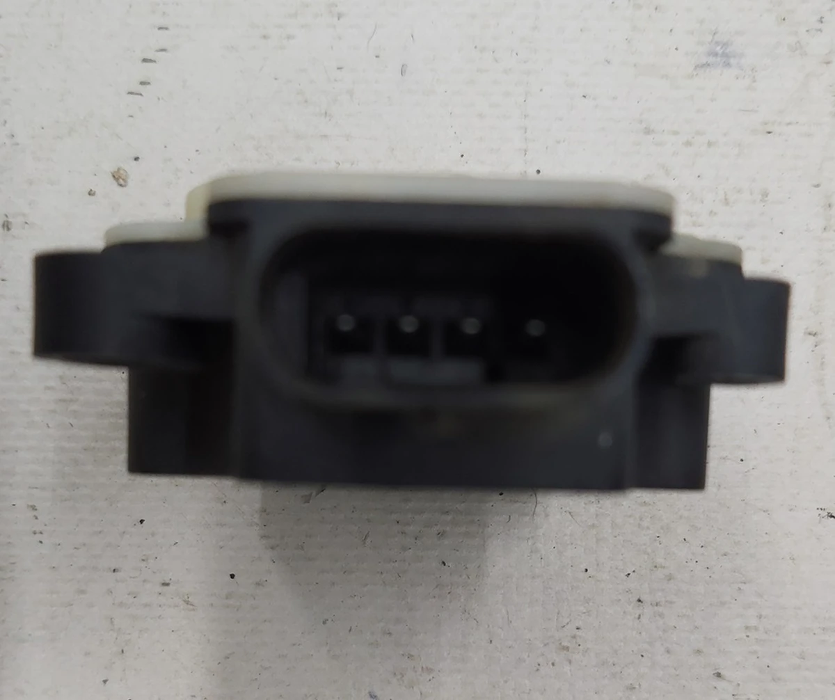 4 Control module for opening the ventilation grille (side eyelets) left #4 Tesla model S 1007269-00-F